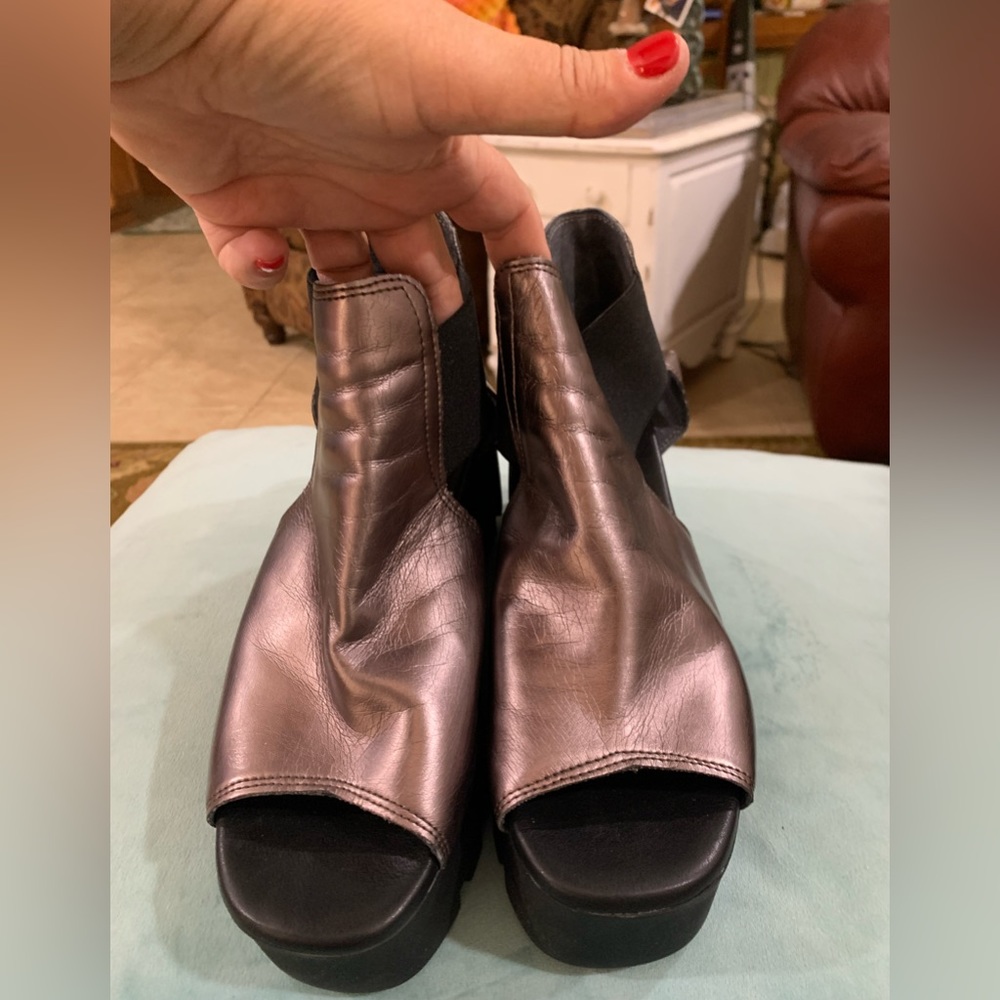 ETHEM Lug Sole Platform sandals